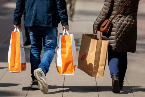 Innerhalb des Dienstleistungssektors ist der Handel gemeinsam mit Verkehr, Gastronomie, Information und Kommunikation die stärks