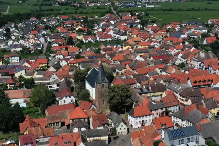 Rathaussanierung und Freiflächen-Photovoltaikanlage sind große Projekte in Kirrweiler. 