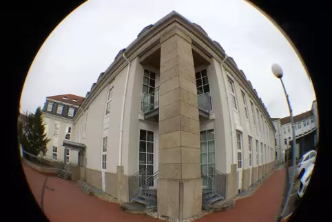 Zweibrücken, hier das Rathaus, wird nicht Teil des Landkreises. Zweibrücken, hier das Rathaus, wird nicht Teil des Landkreises.