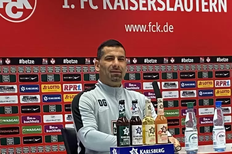 Dimitrios Grammozis am Mittwoch während der Pressekoferenz vor dem Spiel des FCK gegen den FC Schalke 04. 