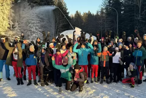 Mit sechs Langlauf-Teams nahm das Immanuel-Kant-Gymnasium unter der Regie von Lehrer Steffen Stark (links) im Schwarzwald am Lan Mit sechs Langlauf-Teams nahm das Immanuel-Kant-Gymnasium unter der Regie von Lehrer Steffen Stark (links) im Schwarzwald am Lan