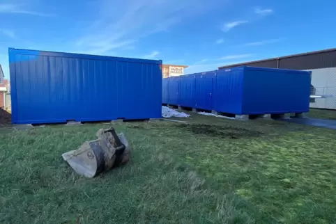 Ganz in Blau: die Container für Flüchtlinge auf dem Gelände des Pfalzmarkts in Maxdorf. 