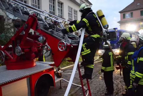Die alte Drehleiter der Feuerwehr hat ausgedient. Sie muss ersetzt werden. Rund 700.000 Euro muss die Verbandsgemeinde zur Ansch