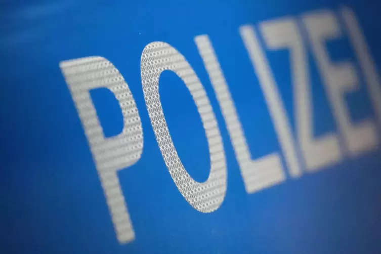 Die Polizei in Grünstadt hofft auf Hinweise zu dem Unfallhergang. 