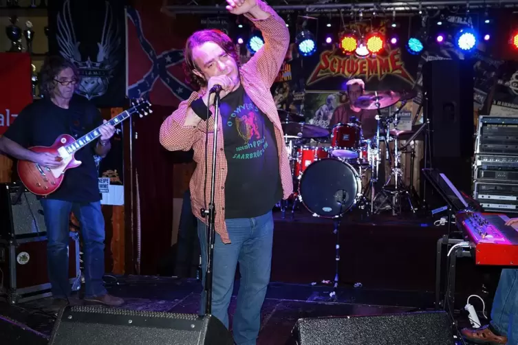 Beyond the Doors, hier bei einem Konzert 2019 in der Pirmasenser Schwemme zu sehen, macht im Februar den Auftakt. 