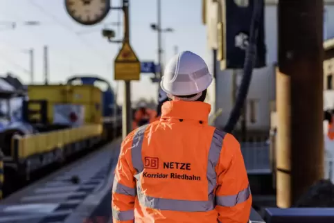 Die Riedbahn war zu Jahresanfang drei Wochen lang total gesperrt. Bei der Wiederinbetriebnahme gibt es nun Komplikationen. 