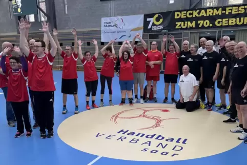 Engagiert und mit viel Spaß am Spiel beim Deckarm-Festival: Die Mannschaft des Werkstattzentrums für behinderte Menschen der Leb Engagiert und mit viel Spaß am Spiel beim Deckarm-Festival: Die Mannschaft des Werkstattzentrums für behinderte Menschen der Leb