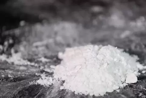 In fast 50 Fällen sollen die Angeklagten überwiegend mit Kokain gedealt haben. 