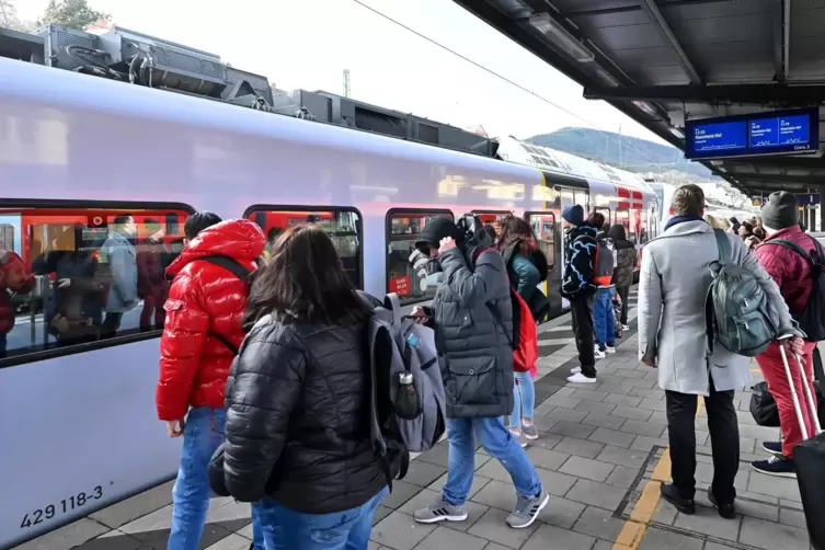 Einer der raren Lichtblicke für streikgeplagte Pfälzer Bahnfahrer: Die Züge der Regional-Express-Linie RE1 fuhren bisher zum gro
