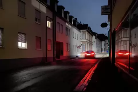 Unbeleuchtet: die Kaiserslauterer Straße am Donnerstagabend