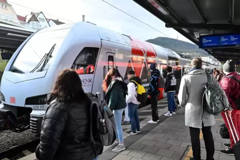 Kleiner Lichtblick für streikgeplagte Pfälzer Bahnfahrer: Die Züge der Regional-Express-Linie RE1 fahren bisher zum großen Teil.