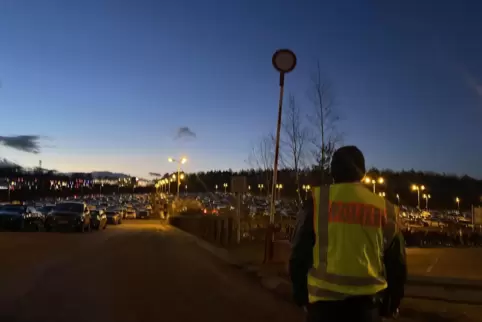 Kurz vor 18 Uhr war der Parkplatz Schweinsdell überfüllt. 