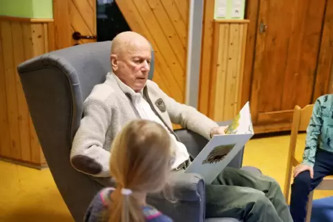 Wolfgang Hutzel will mit seinem Engagement Kinder ans Lesen heranführen.