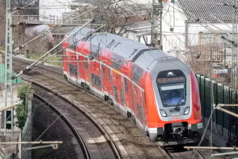 Der RE70 (hier in Lampertheim) fährt stündlich von Mannheim über die Riedbahn nach Frankfurt. In den Zügen dieser Regional-Expre