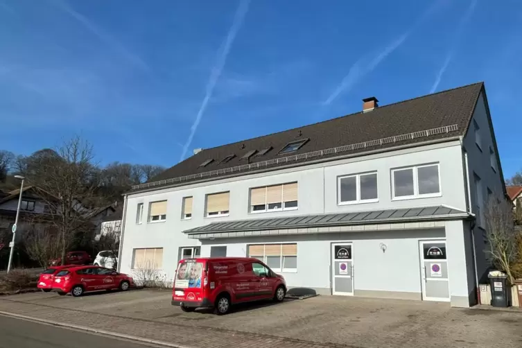 Die Ökumenische Sozialstation ist im Otterberger Geißbergring ansässig, sie verfügt über 59 Fahrzeuge. Für ein Eigenverwaltungsv