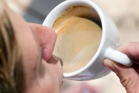 Kaffeeangebot im Mehrgenerationenhaus: eine der Einsatzmöglichkeiten für Malteser-Ehrenamtliche.