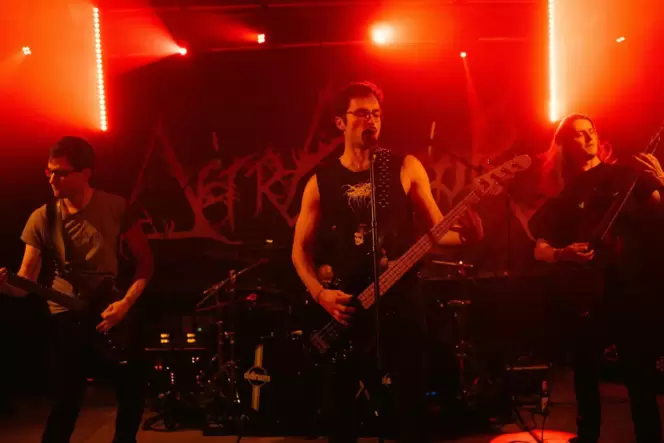 Sechs Bands spielten beim Festival, darunter Detractor.