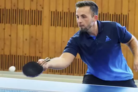 Lukas Keil fuhr für den TTC Kreimbach-Kaulbach im Spitzenpaarkreuz einen klaren Sieg gegen Siegelbach ein. 