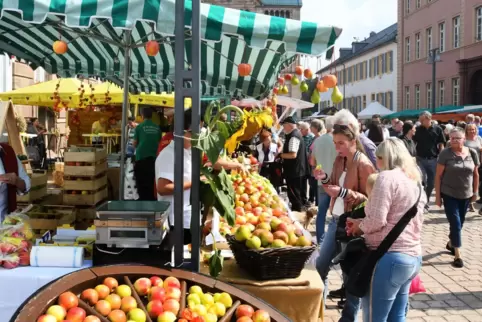 Publikumsmagnet soll mit städtischer Hilfe erhalten bleiben: Bauernmarkt. 