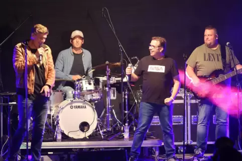 Die beliebte Coverband Saftwerk spielt am 3. Februar im Mackenbacher Saal Kaiser.