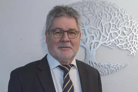 Edmund Müller ist Kandidat der Bürger für Weisenheim am Berg (BfW). 