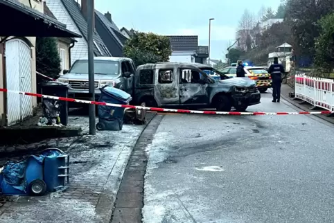 Mitte Dezember waren in Otterberg nahezu zeitgleich zwei Autos in Flammen aufgegangen. 