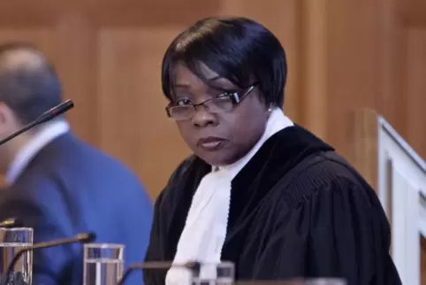 Julia Sebutinde 2012 bei ihrem Amtsantritt in Den Haag. Damals war sie die erste Afrikanerin an dem Gericht.