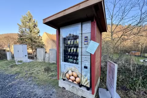 Am Rußmühlerhof betreiben Ulrike und Thomas Lück seit Neuestem einen Verkaufsautomaten, in dem sie Produkte von ihrem Arche Hof 