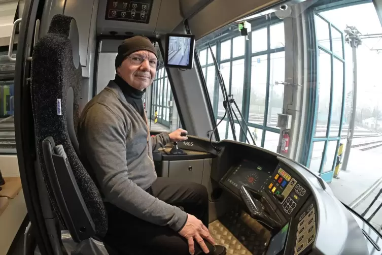 Quereinsteiger: Der 58-jährige Stefano Nicolé arbeitet seit elf Jahren als Straßenbahnfahrer auf den Linien der RNV in Ludwigsha