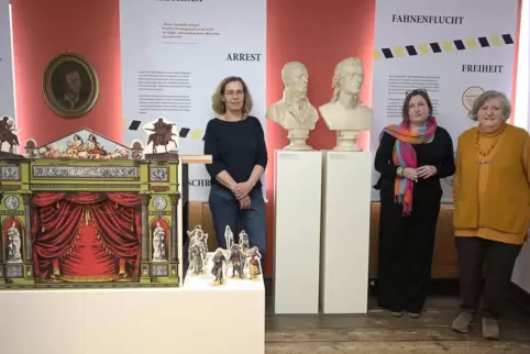 Sie sind für die neue Dauerausstellung in Oggersheim verantwortlich: (von links) Regina Hauber, Regina Heilmann, Michaela Ferner