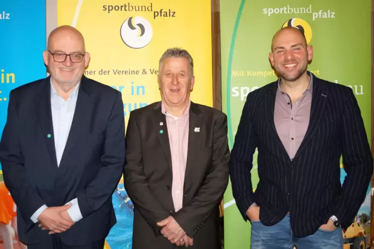 Heinz Lambert und Martin Jüllig mit Sportbund-Pfalz-Vizepräsident Rainer Bieling (von links). 