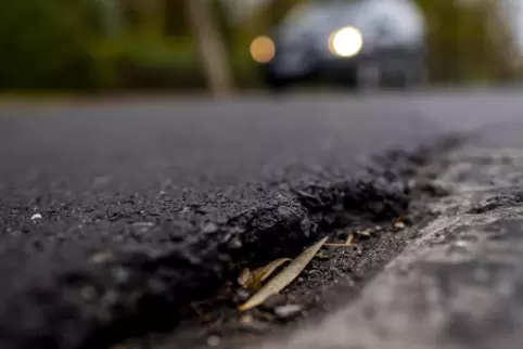 Damit Bürger wiederkehrende Beiträge zahlen, müssen ein Straßenausbauprogramm und Bescheide vorliegen. 