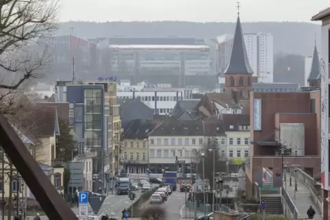 In der Zweiten Bundesliga zahlt der FCK eine reduzierte Stadionpacht, die Stadt schießt daher Geld zu. 