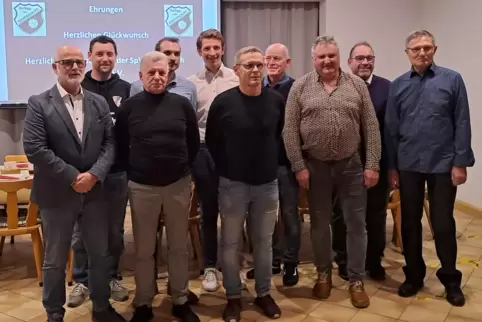 Der Kreisvorsitzende Karl Schlimmer (von links) mit Christian Drieß, Christoph Spielberger, Tobias Petry, David Denkmann, Jürgen
