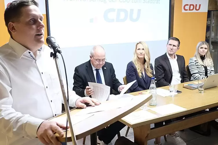  Fraktionsvorsitzender Pascal Dahler (links) führt die Liste an. Auf vorderen Plätzen kandidieren auch Bürgermeister Christian G