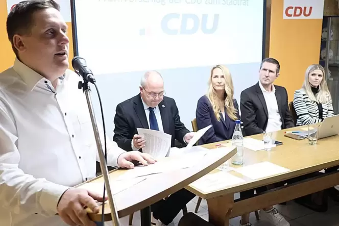 Fraktionsvorsitzender Pascal Dahler (links) führt die Liste an. Auf vorderen Plätzen kandidieren auch Bürgermeister Christian G