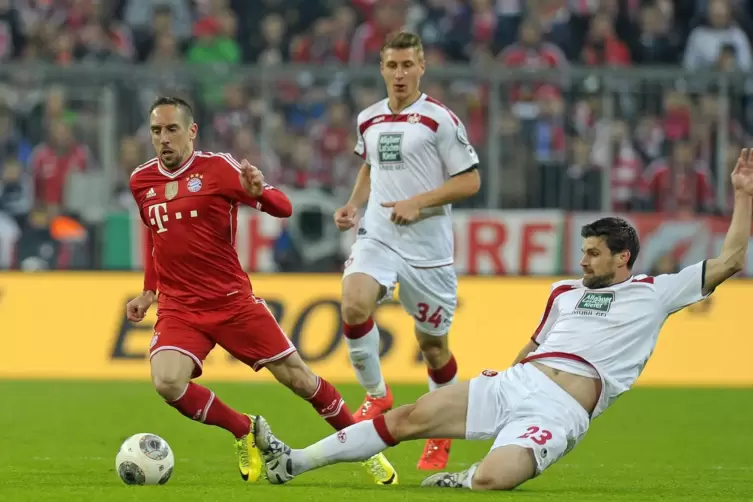 Keine Chance: Florian Dick (rechts) im DFB-Pokal-Halbfinale 2014 gegen Franck Ribery.