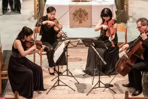 Schubert pur mit den Dozenten Janet Sung (links) und Alexander Hülshoff (rechts) sowie den Stipendiaten Ayaka Taniguchi und Mayu