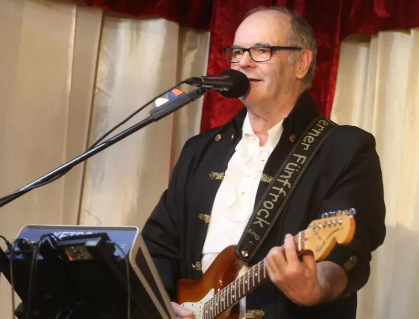 Werner Fünfrock sorgte mit mehreren Liedern für gute Stimmung.
