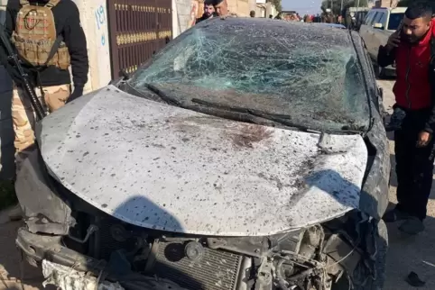 Zerstörtes Auto nach ein US-Luftangriff im Irak.