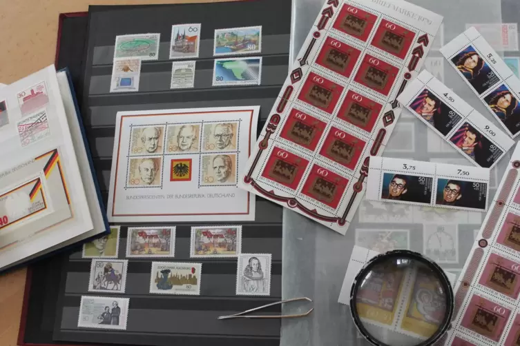 Briefmarken: Sammlungen gibt es oft als Erbstücke. 
