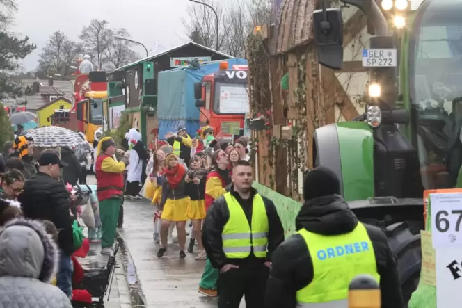 In Herxheim zog 2020 das letzte Mal ein Faschingsumzug durch die Straßen. Damals gab es auch schon verschiedene Sicherheitsvorsc In Herxheim zog 2020 das letzte Mal ein Faschingsumzug durch die Straßen. Damals gab es auch schon verschiedene Sicherheitsvorsc