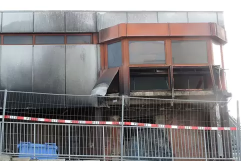 Beim Brand an der IGS-Turnhalle in Contwig wurden auch Räume der Hausmeister und der Haustechnik beschädigt.