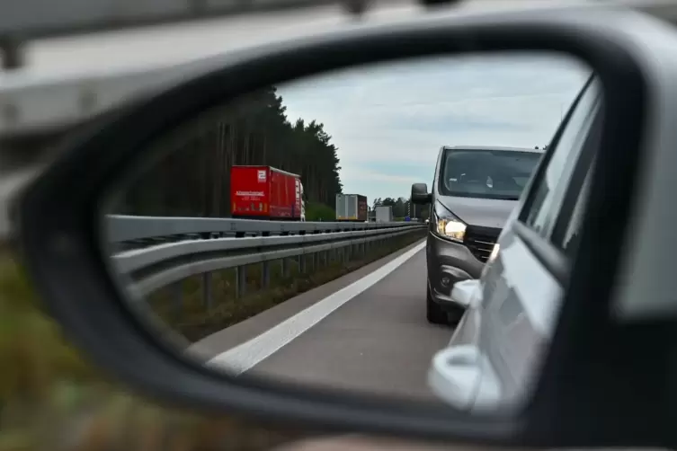 Abstand halten: Das müssen Autofahrer wissen - Mobilität - DIE