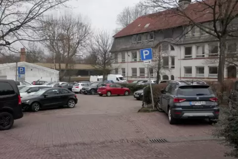 Noch sieht er denkbar trist aus: Der Albano-Laziale-Platz soll sich in einen Sportplatz, ein Kultur- und ein Treibhaus verwandel