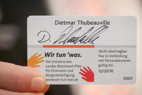 Das war einst die Musterkarte: 2014 eingeführt, ist die Ehrenamtskarte inzwischen im Kreis Kusel angekommen. 