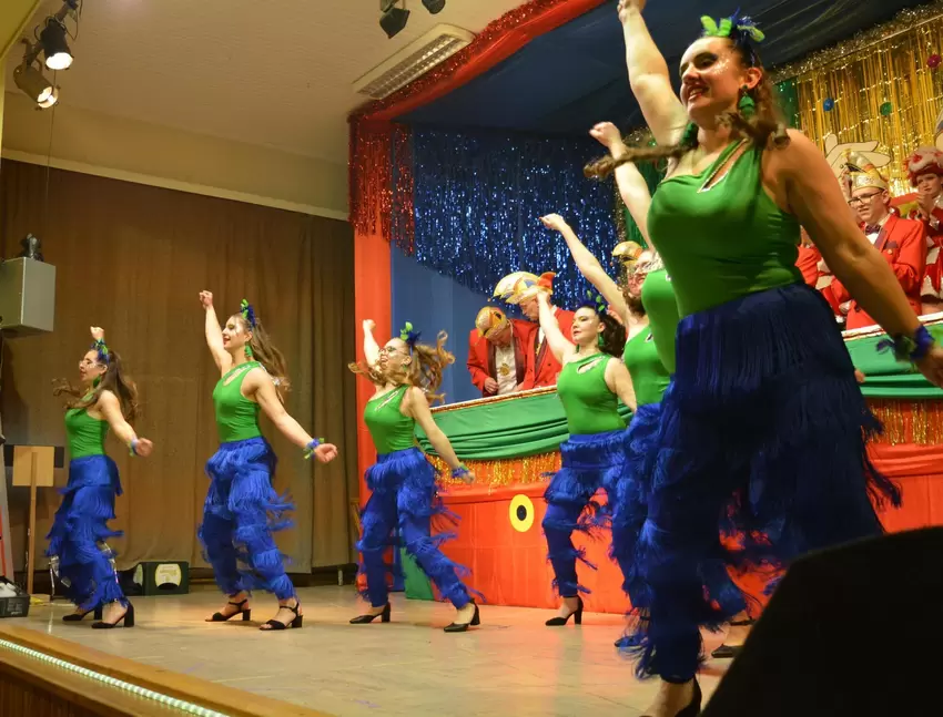 Einen feurigen brasilianischen Tanz bot die Showtanzgruppe Constellation mit den Trainerinnen: Heike Linn und Sabrina Walter.