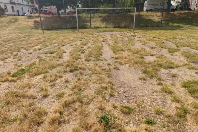 Bolzplatz am Eselsdamm: kein gepflegtes Kurzpassspiel.