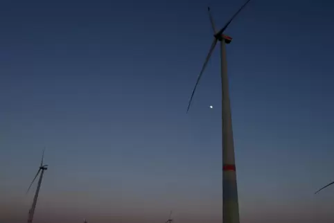Im Landkreis SÜW stehen bereits 16 Windräder.