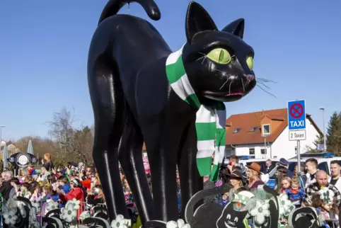 Immer wieder ein Hingucker: Das Maskottchen der Ramsteiner Bruchkatzen.